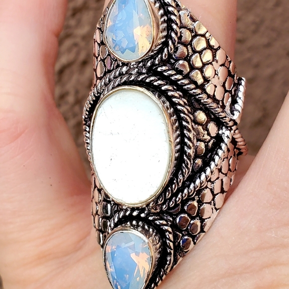 New Mother of Pearl & Milky Opal 925 Silver Statement Ring. - Picture 12 of 16
